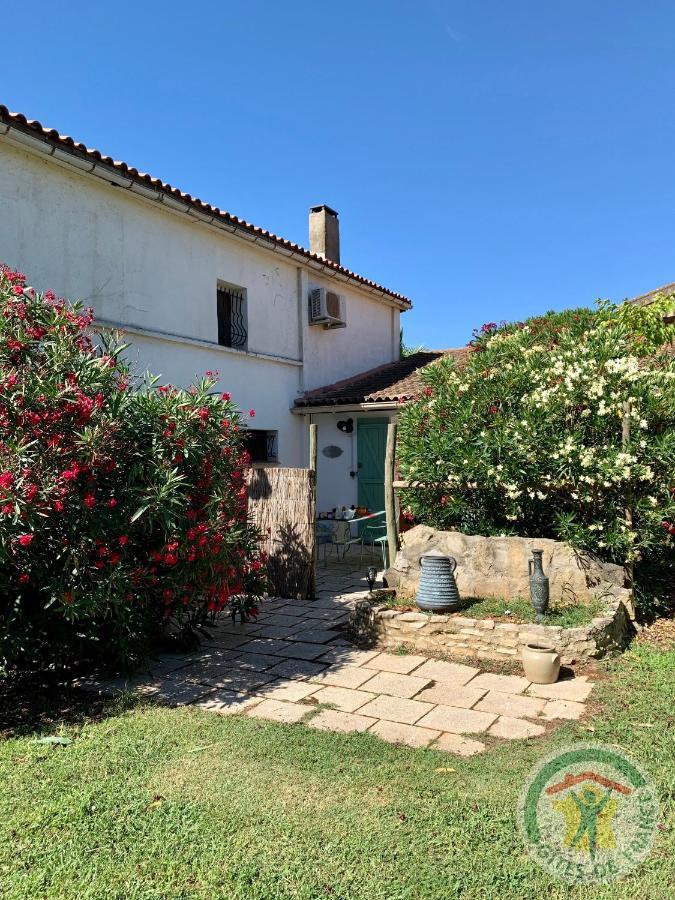Mas De Plisset Appartement Saint-Gilles  Buitenkant foto