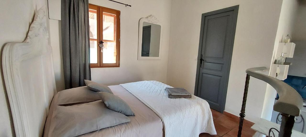 Mas De Plisset Appartement Saint-Gilles  Buitenkant foto